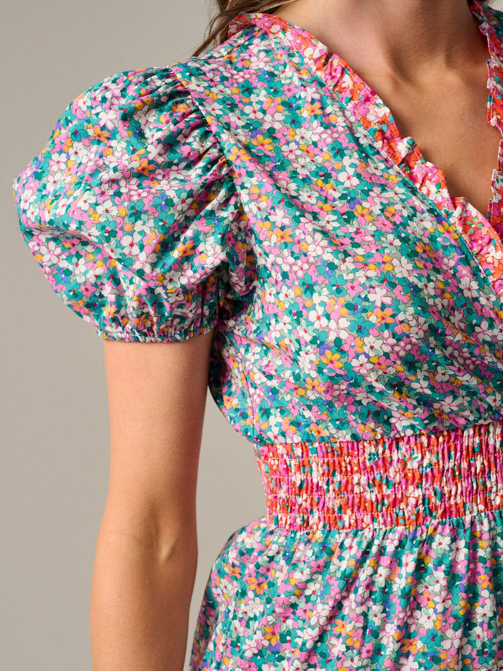 WOMEN'S SHORT SLEEVE SURPLICE SMOCK WAIST TIERED FLORAL MIDI DRESS