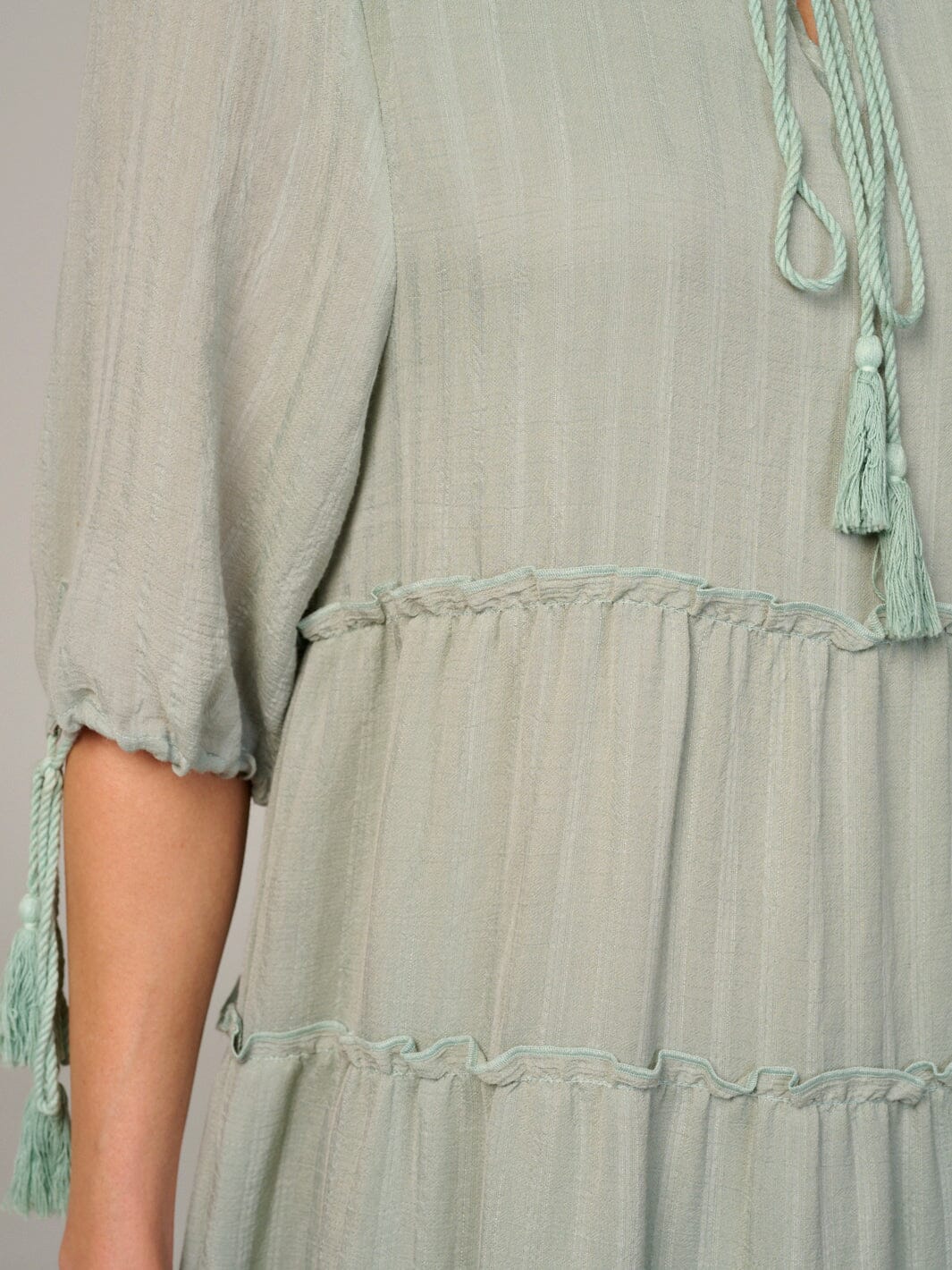 WOMEN'S SHORT SLEEVE V-NECK TIERED MAXI DRESS