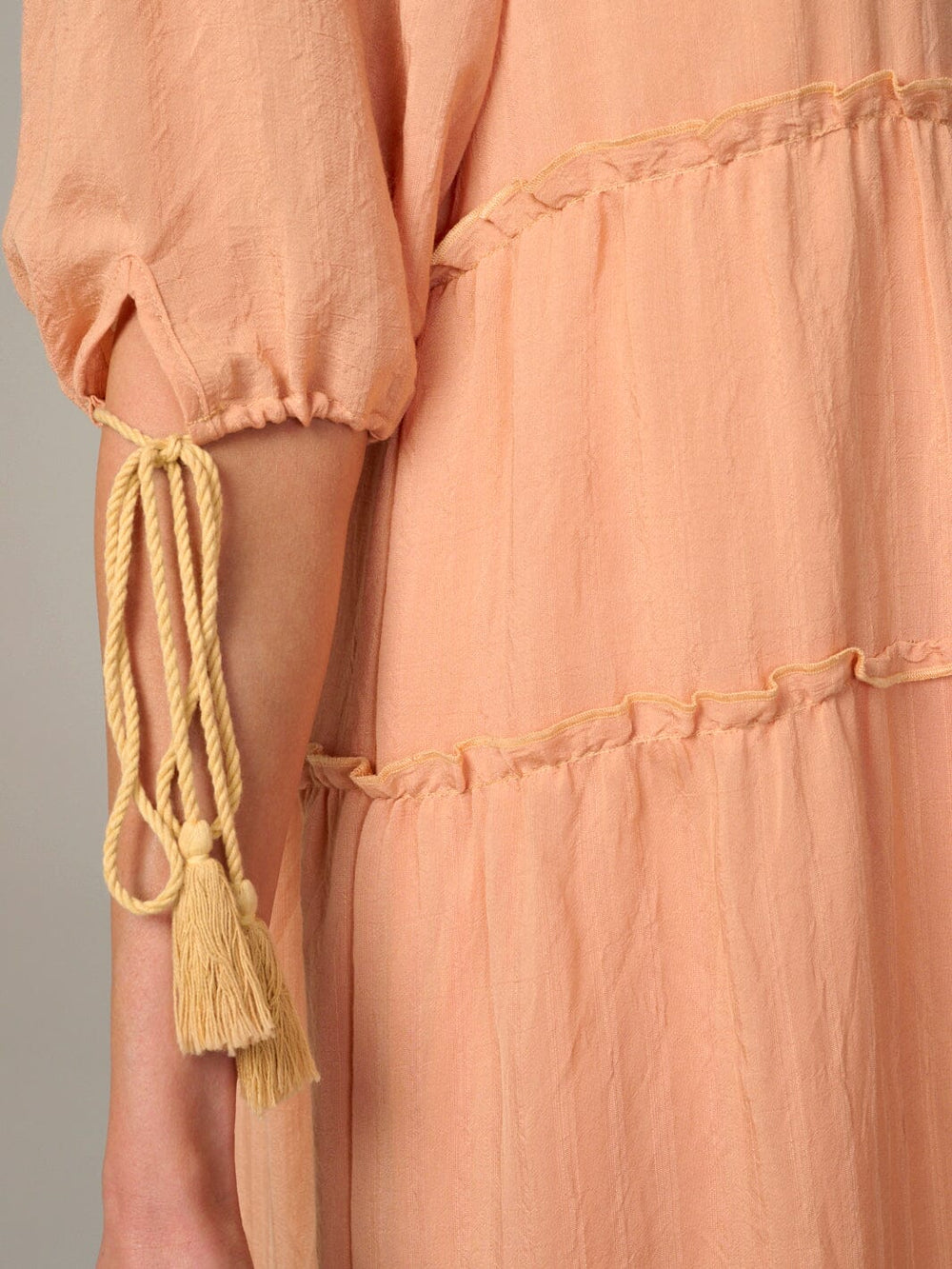 WOMEN'S SHORT SLEEVE V-NECK TIERED MAXI DRESS