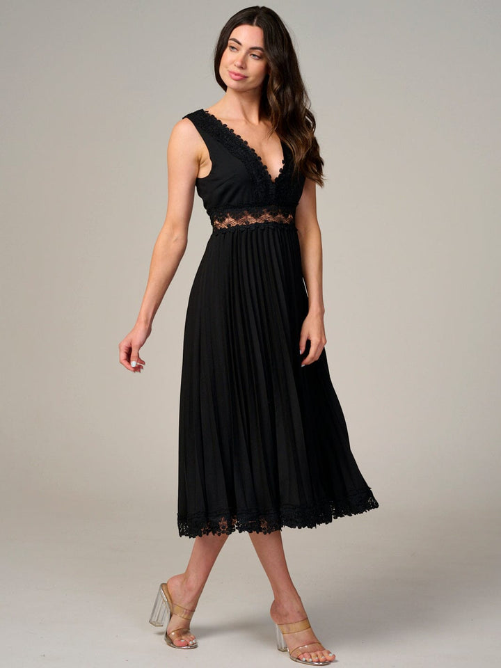 WOMEN'S SLEEVELESS V-NECK TRIM DETAILED PLEATED MAXI DRESS