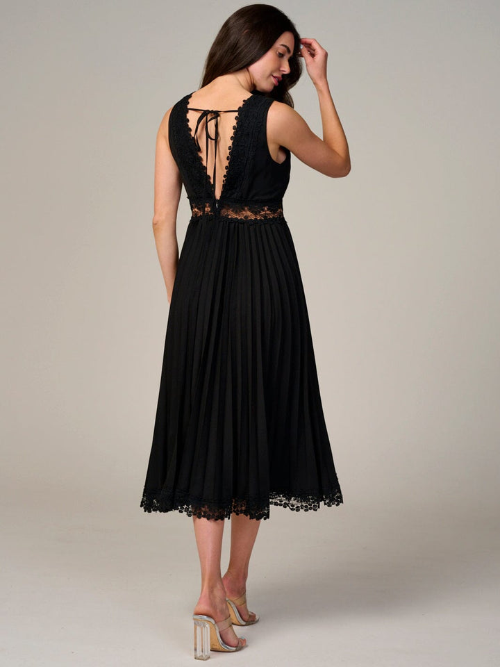 WOMEN'S SLEEVELESS V-NECK TRIM DETAILED PLEATED MAXI DRESS