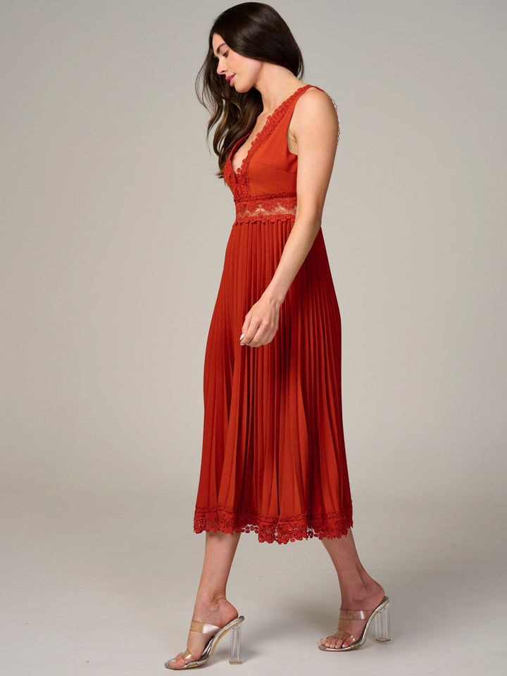 WOMEN'S SLEEVELESS V-NECK TRIM DETAILED PLEATED MAXI DRESS