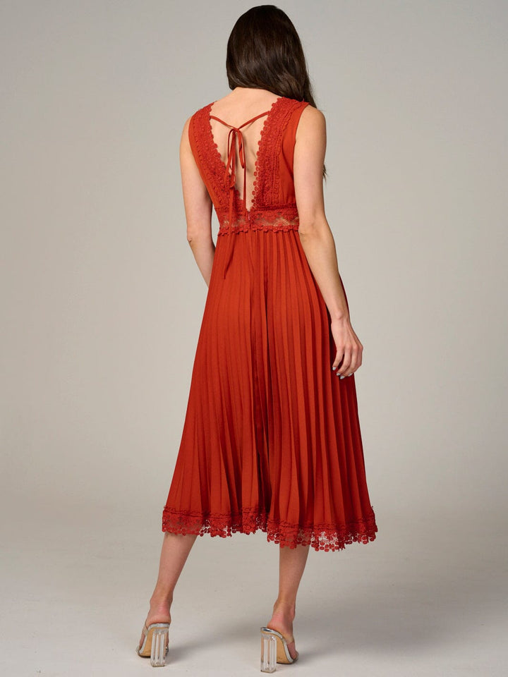 WOMEN'S SLEEVELESS V-NECK TRIM DETAILED PLEATED MAXI DRESS