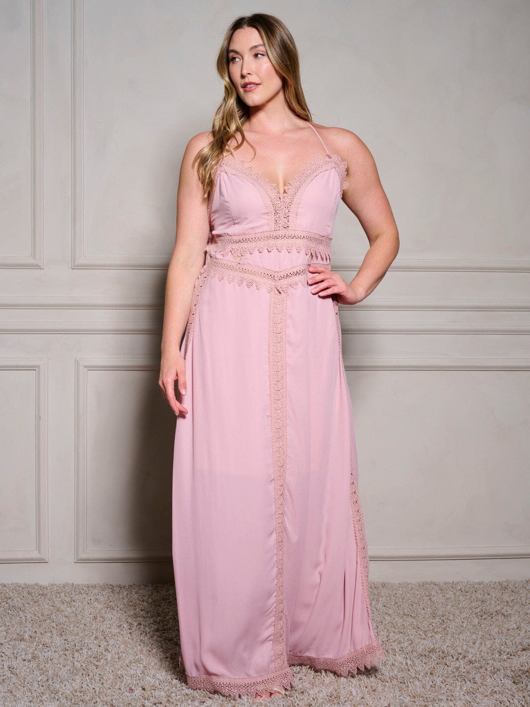 PLUS SIZE SLEEVELESS V-NECK TRIM DETAILED OPEN BACK MAXI DRESS