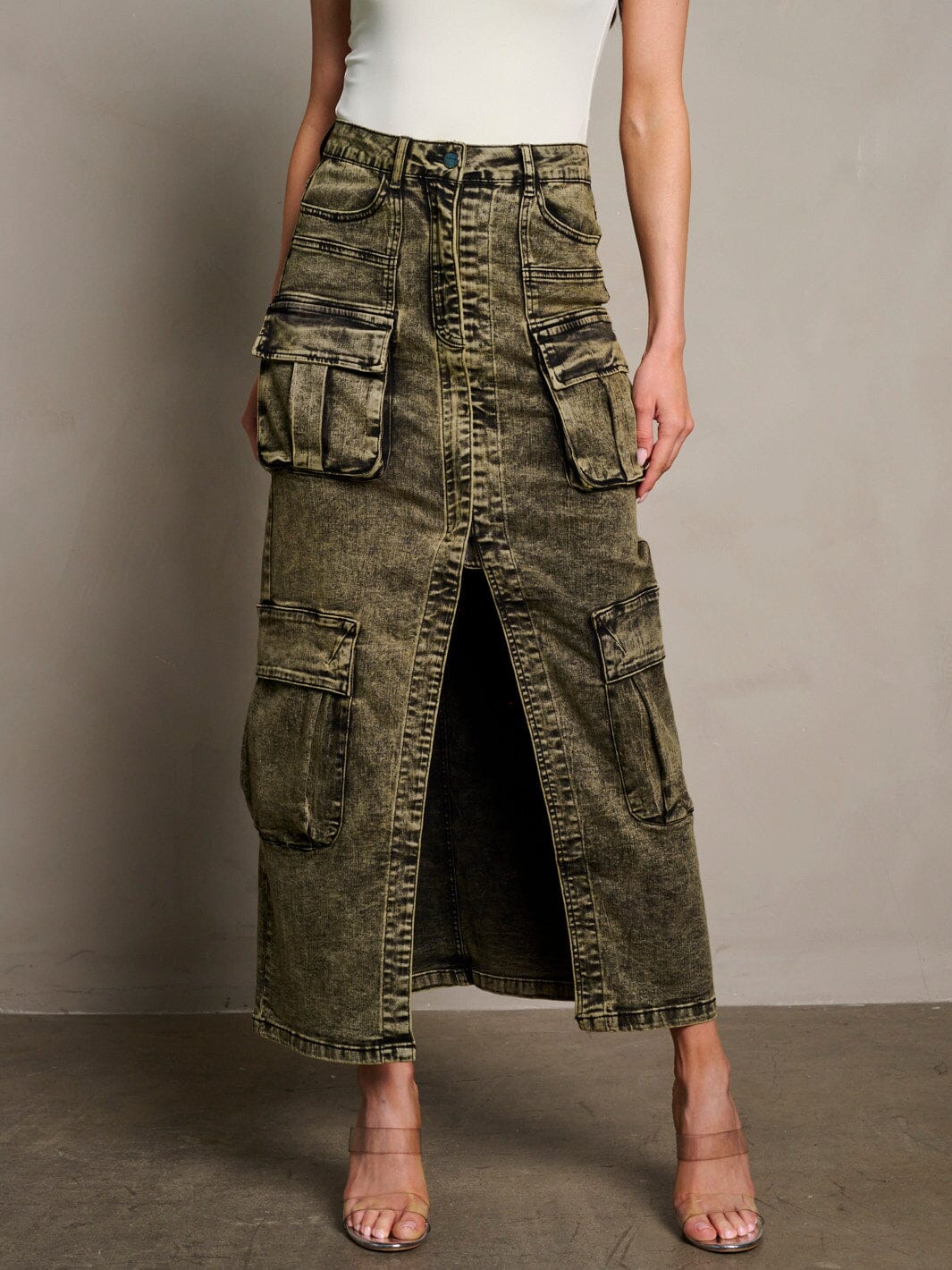 WOMEN'S BUTTON CLOSURE POCKETS FRONT SLIT DENIM WASHED MAXI SKIRT