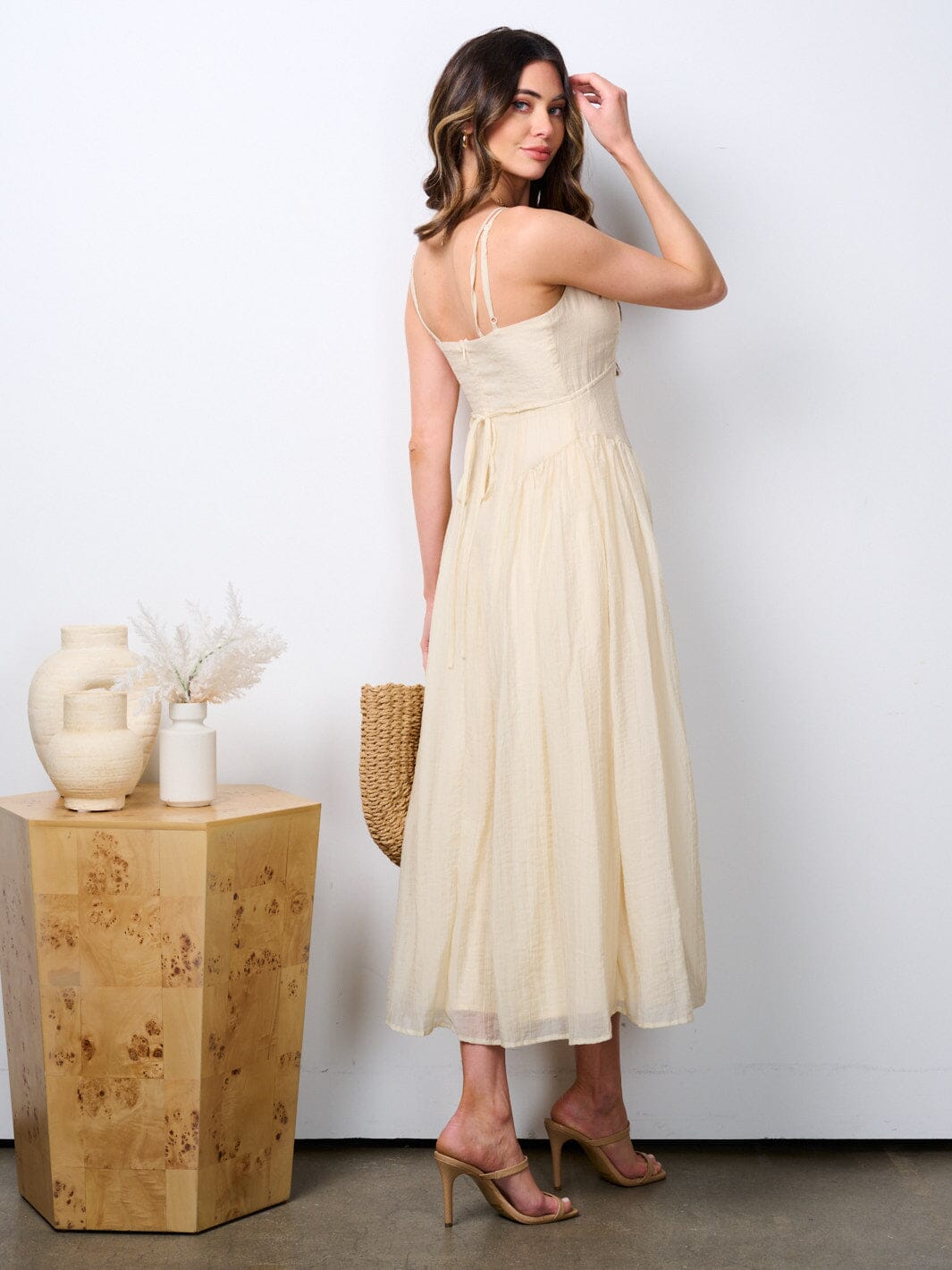WOMEN'S SLEEVELESS V-NECK SOLID MAXI DRESS