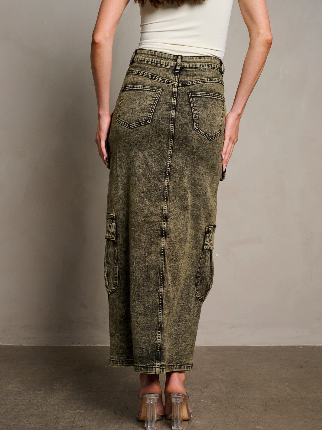 WOMEN'S BUTTON CLOSURE POCKETS FRONT SLIT DENIM WASHED MAXI SKIRT