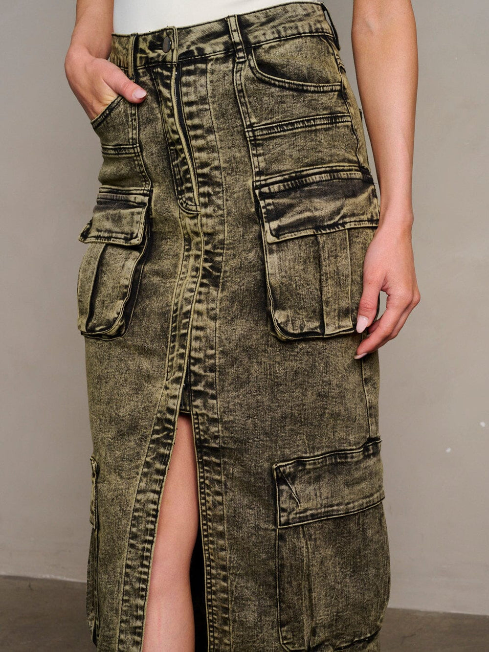 WOMEN'S BUTTON CLOSURE POCKETS FRONT SLIT DENIM WASHED MAXI SKIRT