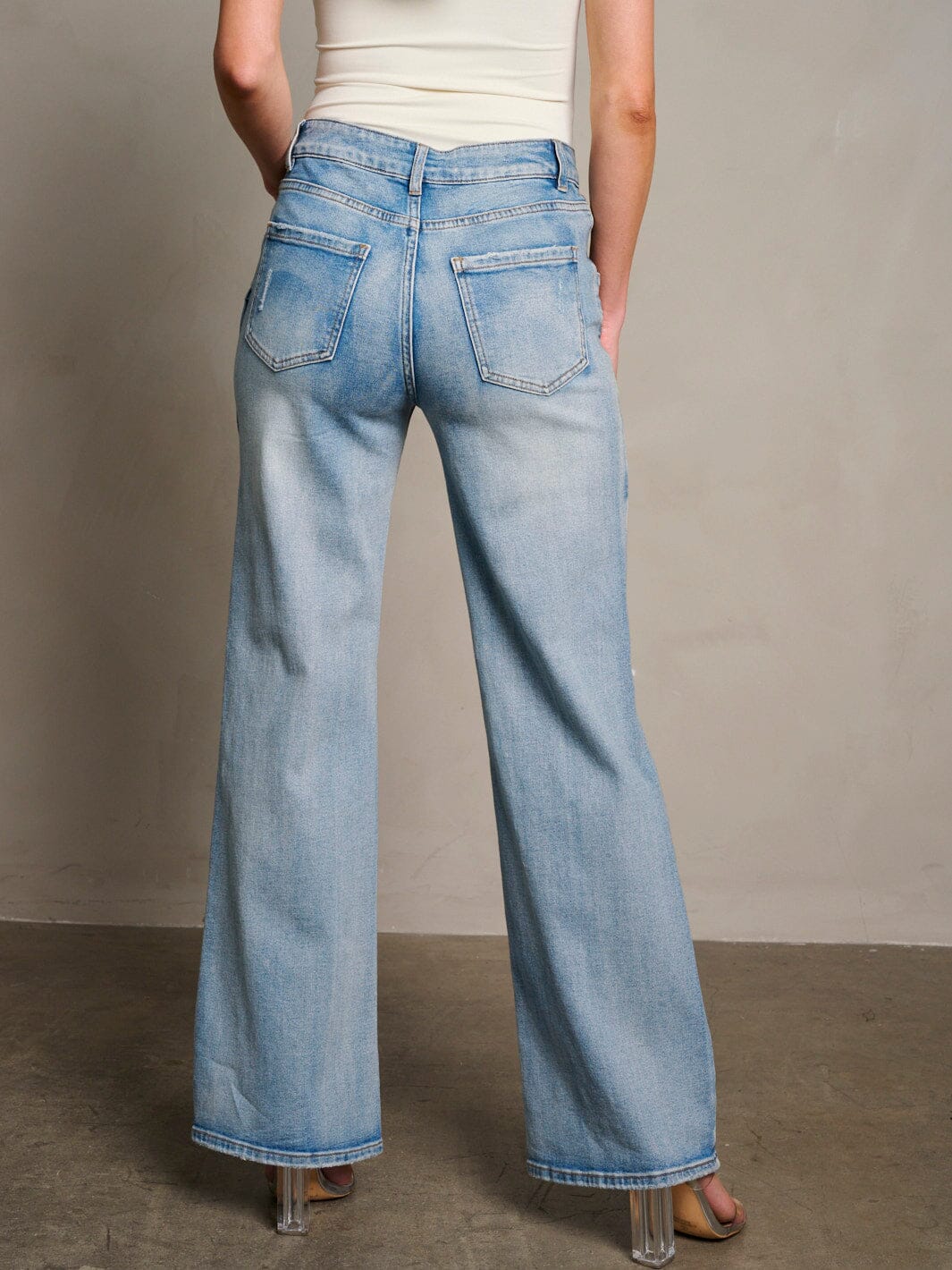WOMEN'S BUTTON CLOSURE POCKETS DISTRESS WIDE LEG DENIM PANTS