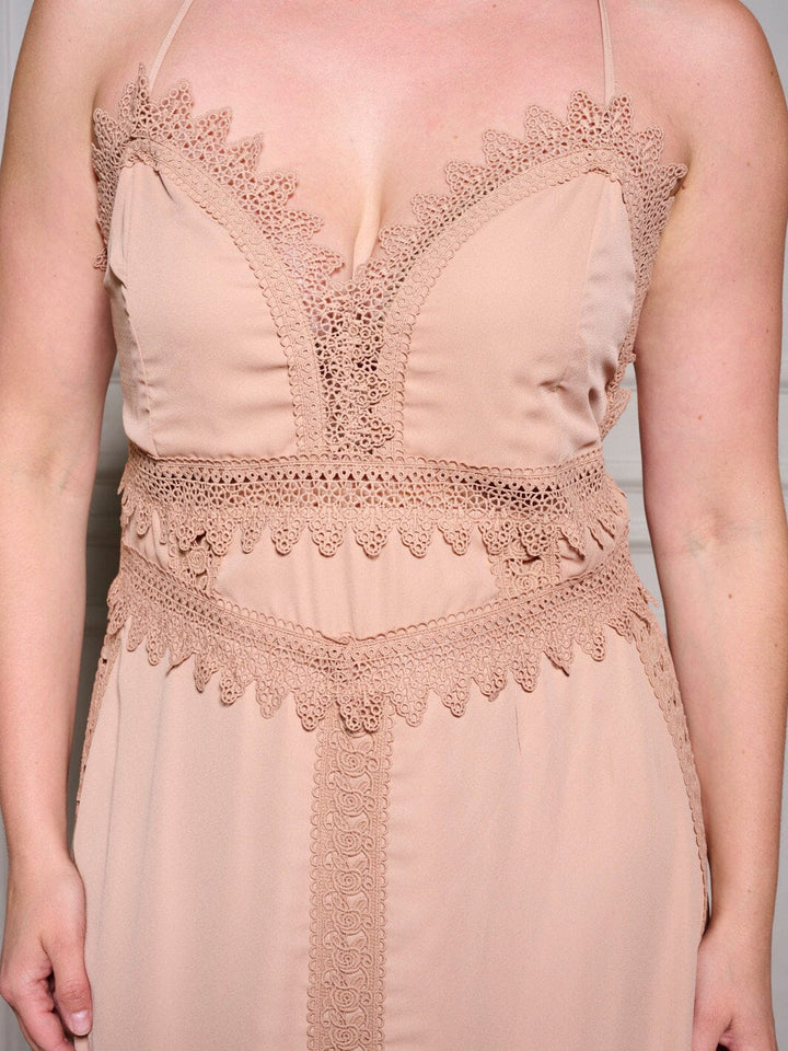 PLUS SIZE SLEEVELESS V-NECK TRIM DETAILED OPEN BACK MAXI DRESS