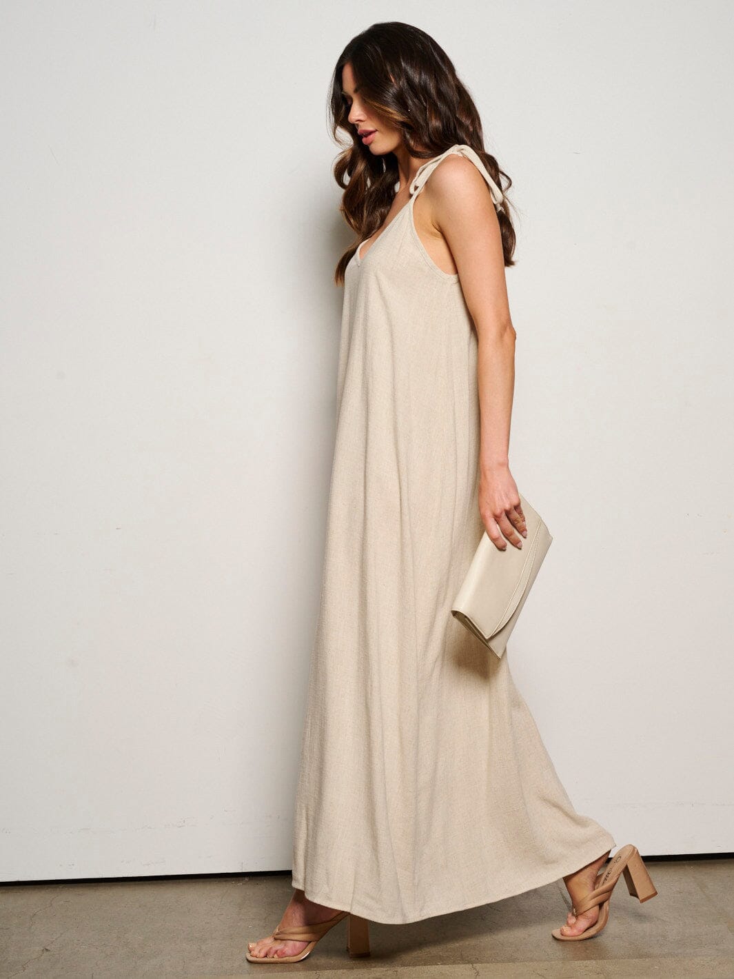 WOMEN'S SLEEVELESS ADJUSTABLE V-NECK MAXI DRESS
