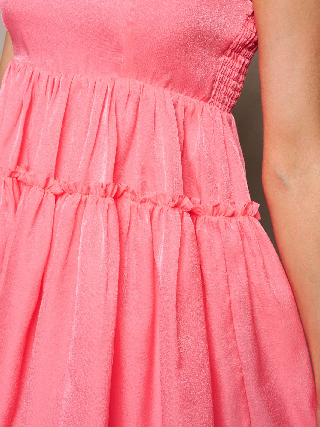 WOMEN'S SLEEVELESS SMOCK RUFFLE MINI DRESS