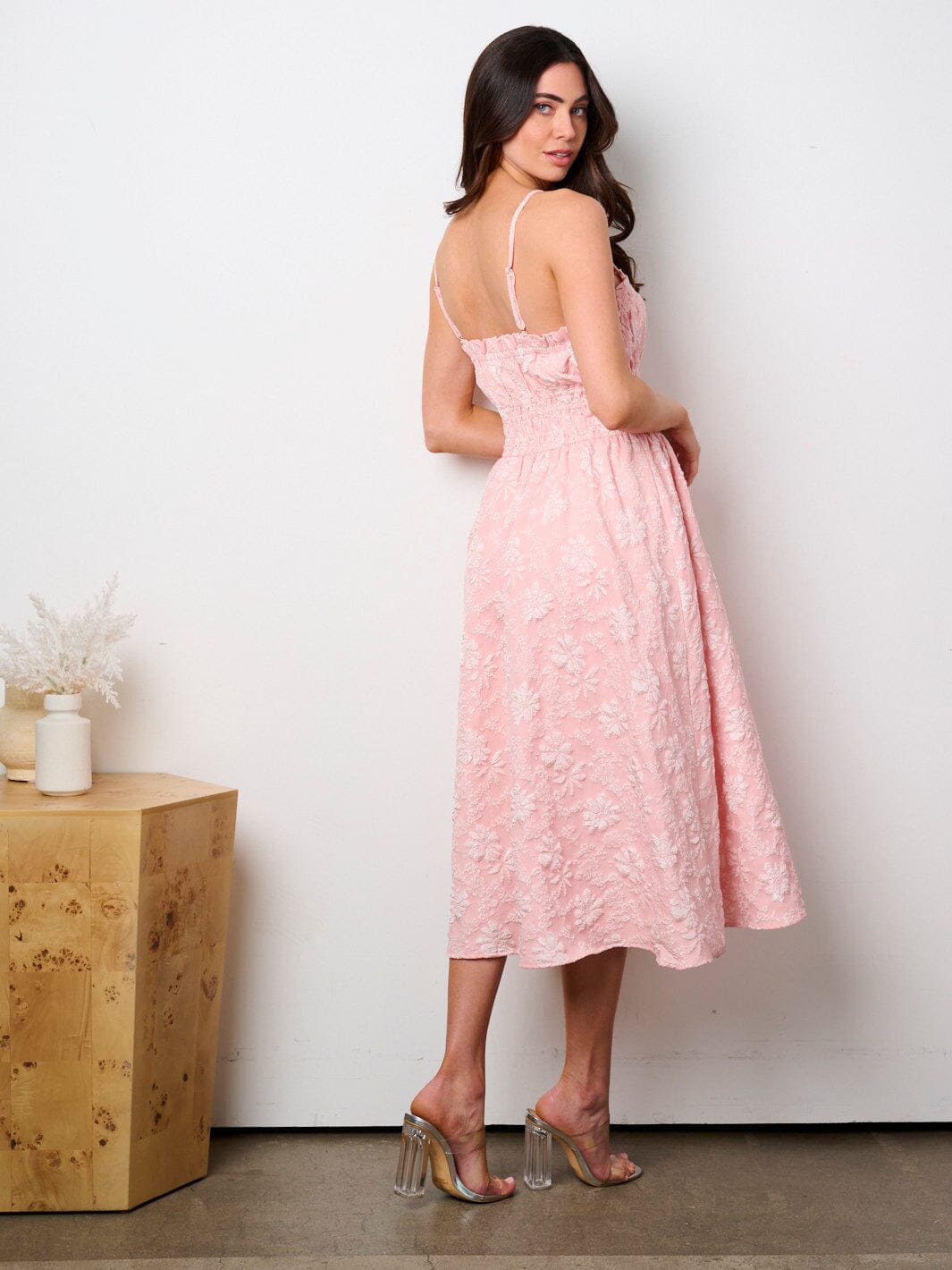 WOMEN'S SLEEVELESS SMOCK WAIST FLORAL DETAILED MIDI DRESS