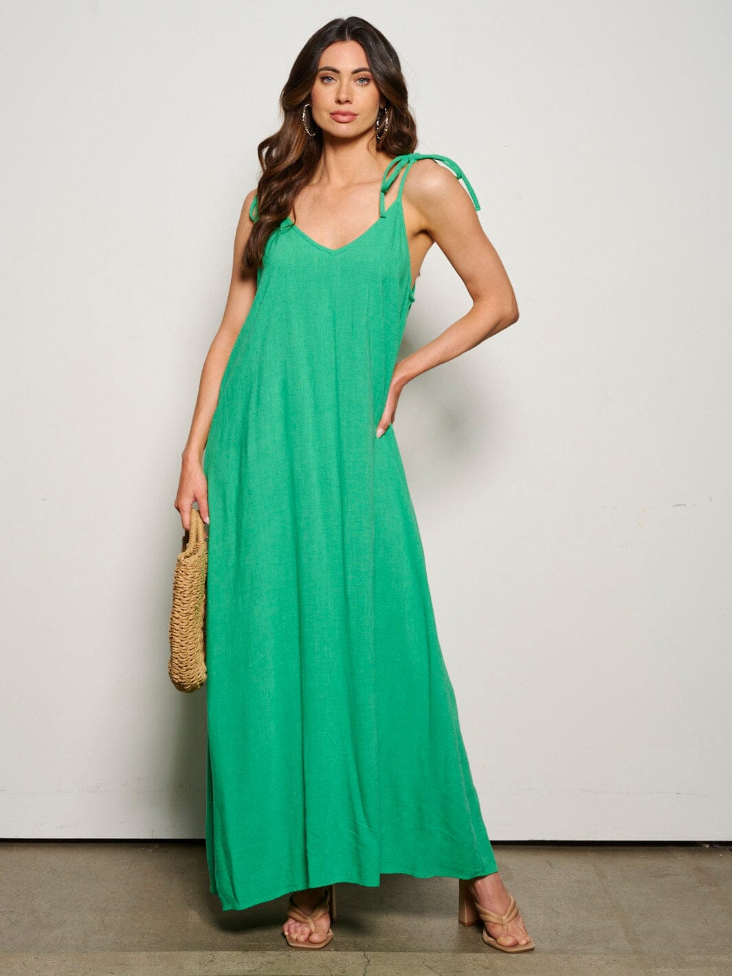 WOMEN'S SLEEVELESS ADJUSTABLE V-NECK MAXI DRESS