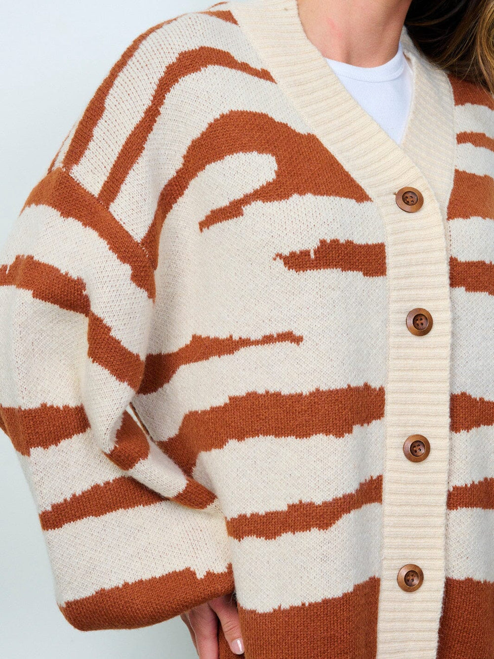 WOMEN'S LONG SLEEVE BUTTON CLOSURE PRINTED CARDIGAN