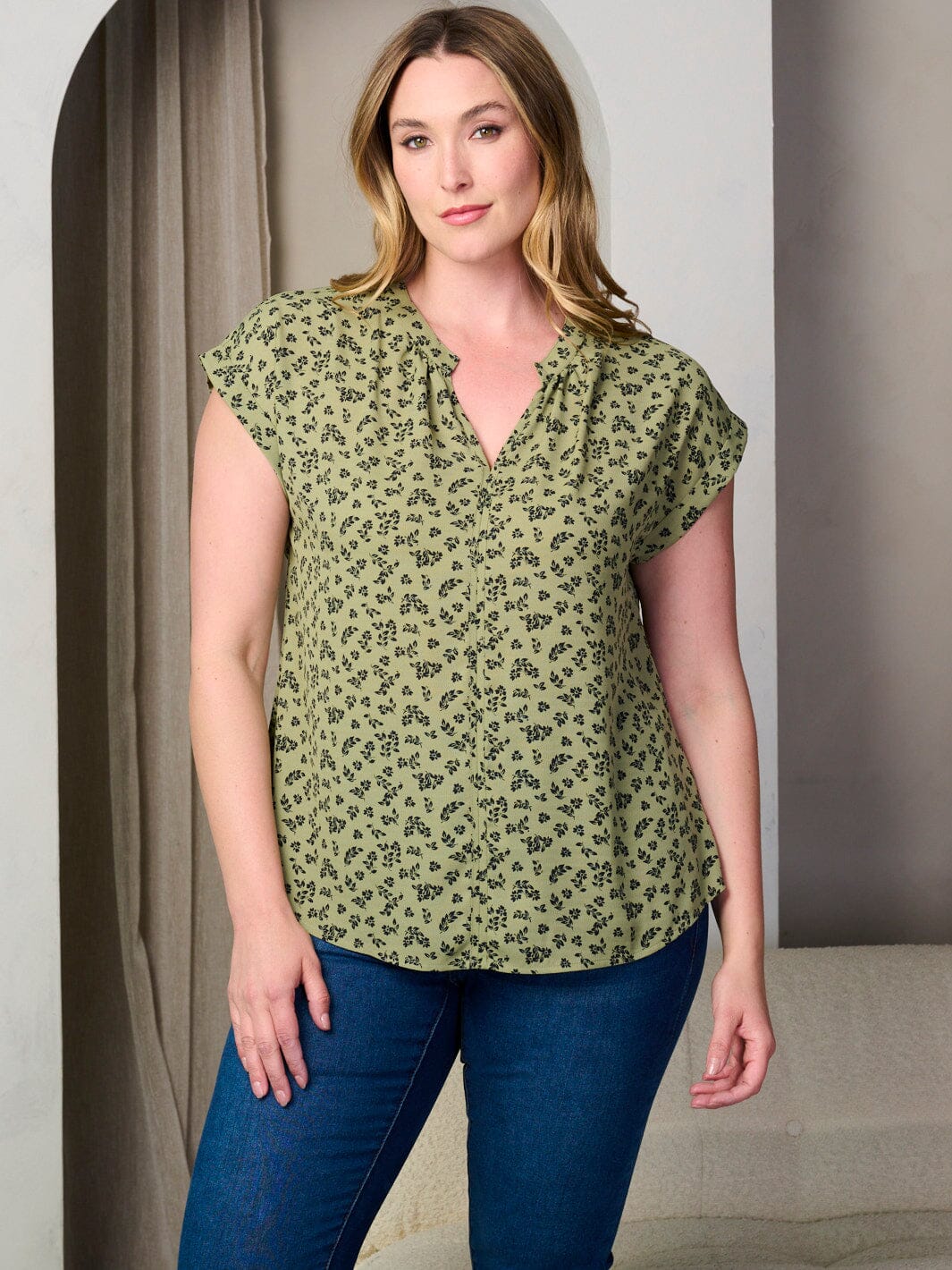PLUS SIZE SHORT SLEEVE V-NECK FLORAL TUNIC BLOUSE TOP