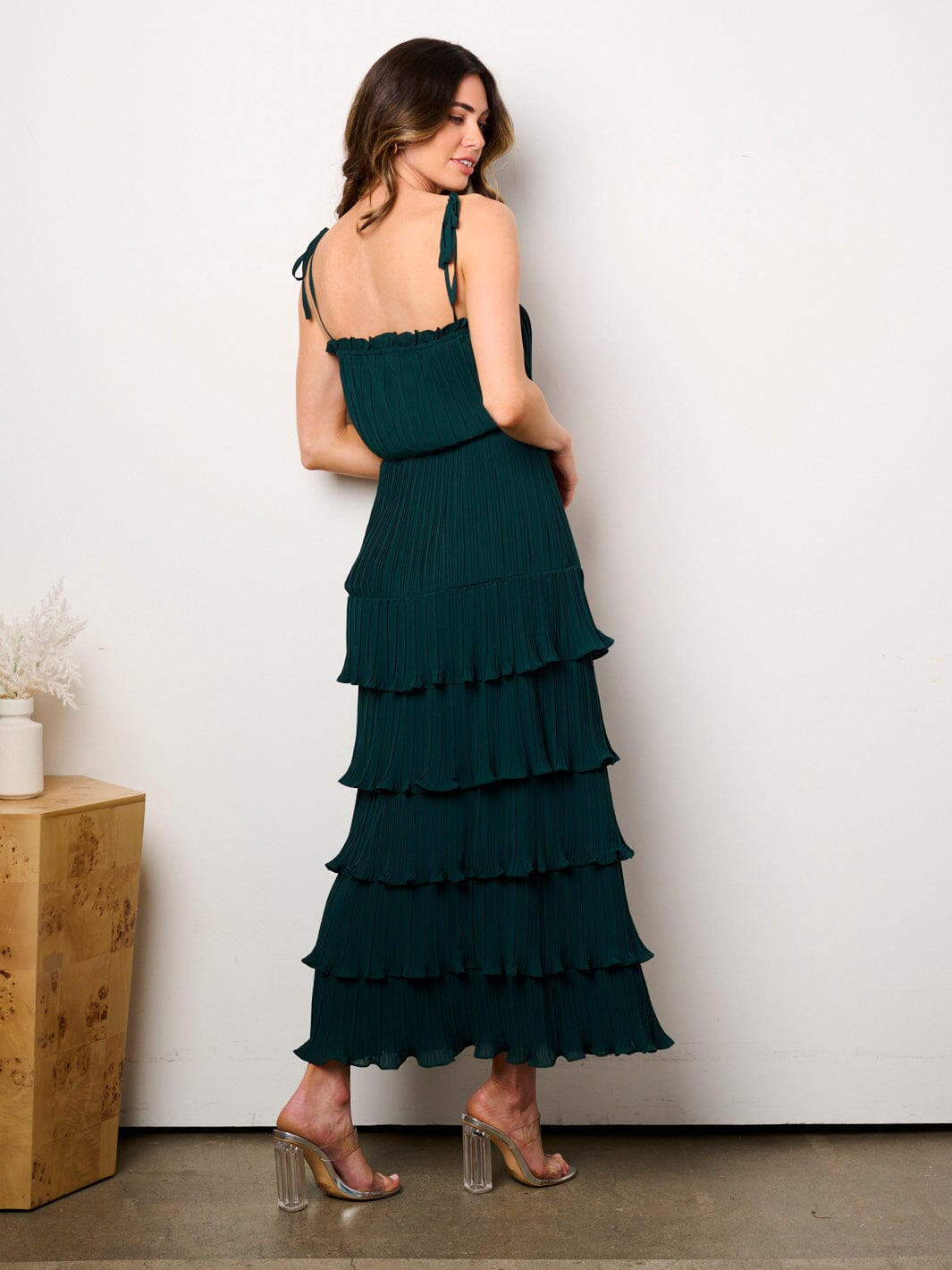 WOMEN'S SLEEVELESS ELASTIC WAIST RUFFLE TIERED MAXI DRESS