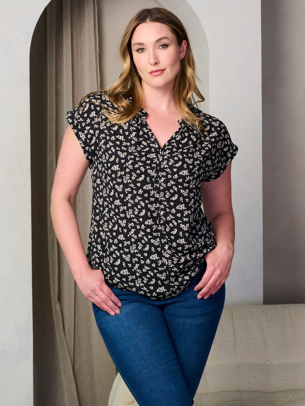 PLUS SIZE SHORT SLEEVE V-NECK FLORAL TUNIC BLOUSE TOP