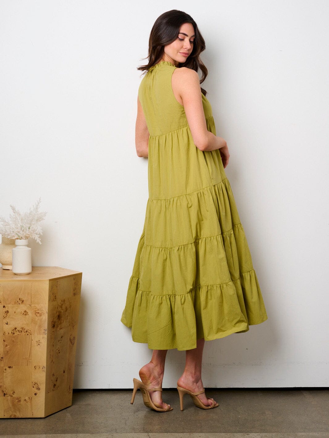 WOMEN'S SLEEVELESS V-NECK POCKETS TIERED MAXI DRESS