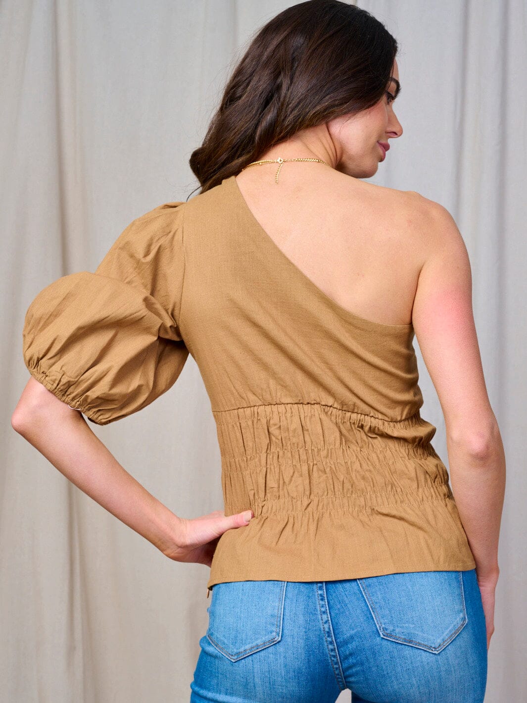 WOMEN'S ONE SHOULDER SMOCK WAIST TOP