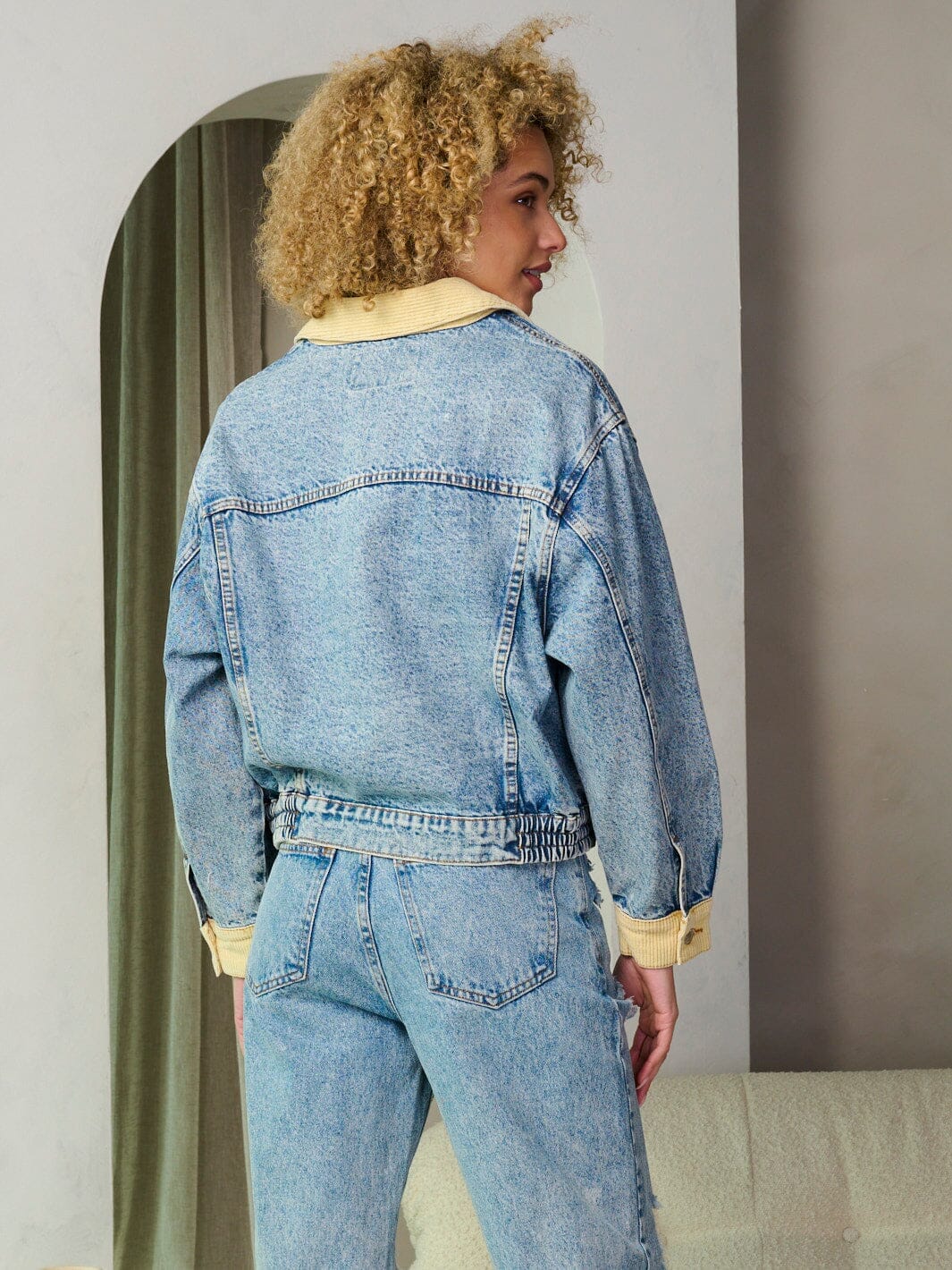 WOMEN'S LONG SLEEVE BUTTON CLOSURE CORDUROY DENIM JACKET
