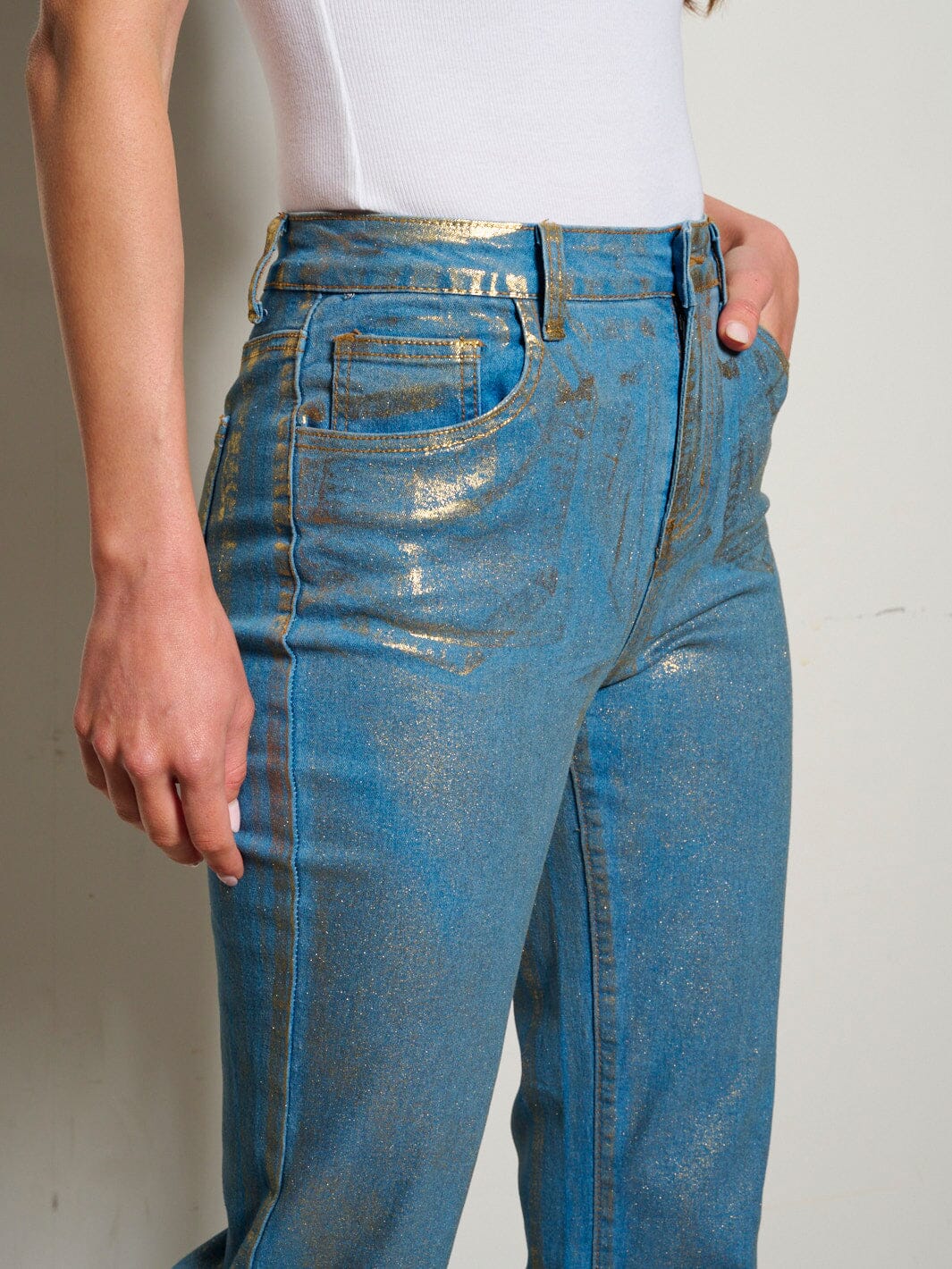 WOMEN'S BUTTON CLOSURE POCKETS SHIMMER WIDE LEG DENIM PANTS