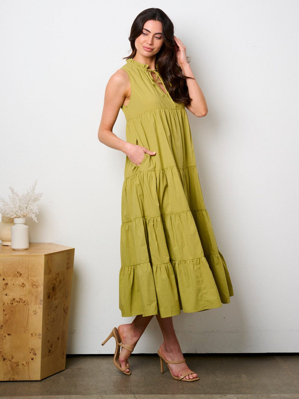 WOMEN'S SLEEVELESS V-NECK POCKETS TIERED MAXI DRESS