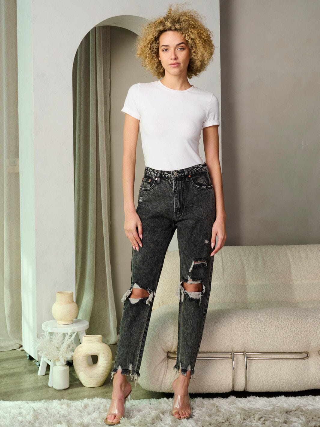 WOMEN'S BUTTON CLOSURE DISTRESS WASHED DENIM PANTS