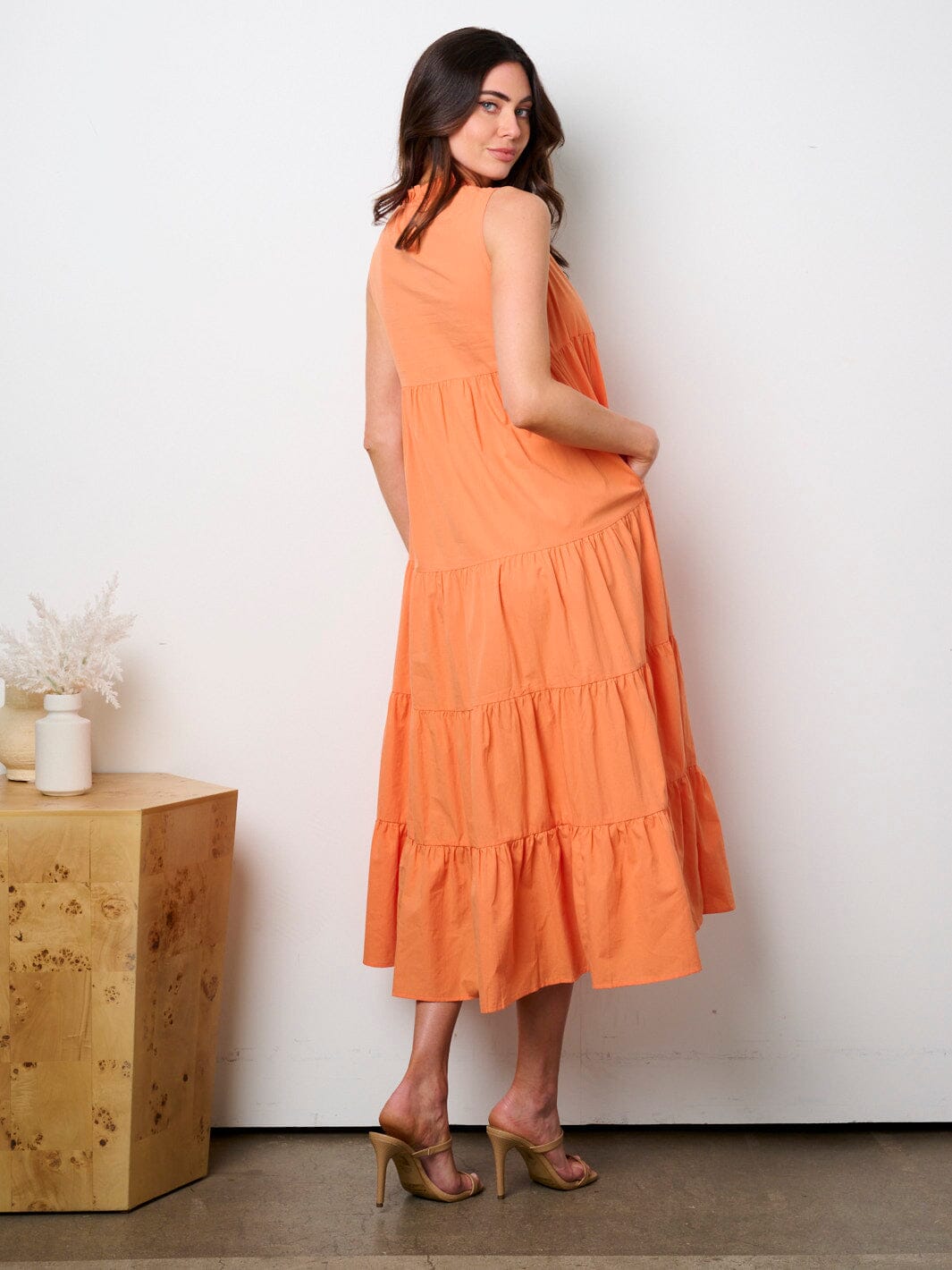 WOMEN'S SLEEVELESS V-NECK POCKETS TIERED MAXI DRESS