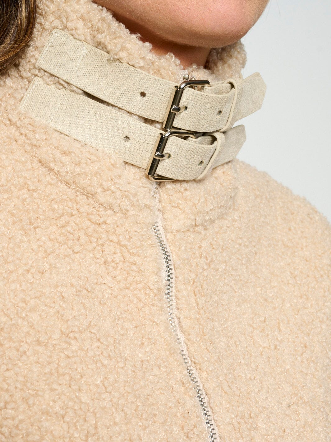 WOMEN'S LONG SLEEVE ZIPPER CLOSURE BELT DETAILED POCKETS SHERPA JACKET