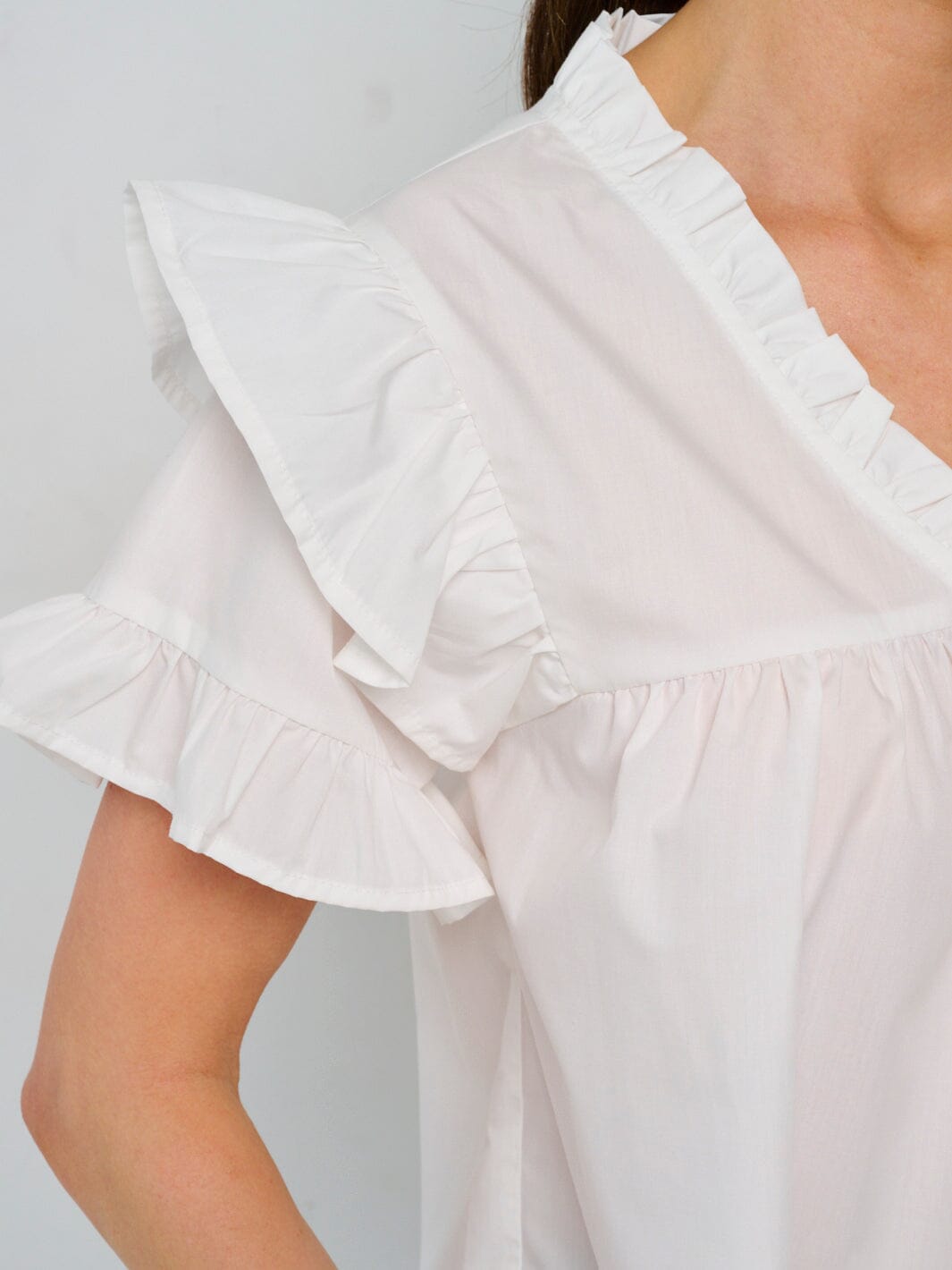 WOMEN'S SHORT RUFFLE SLEEVE V-NECK BLOUSE