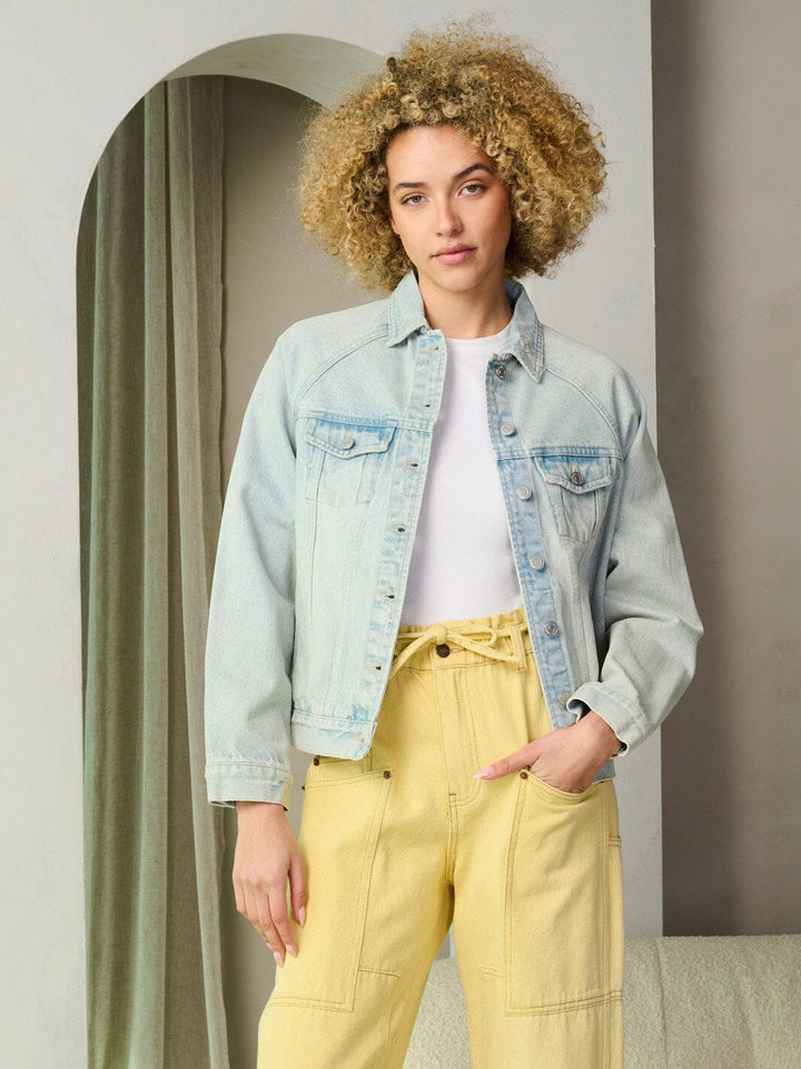 WOMEN'S LONG SLEEVE BUTTON CLOSURE DENIM JACKET