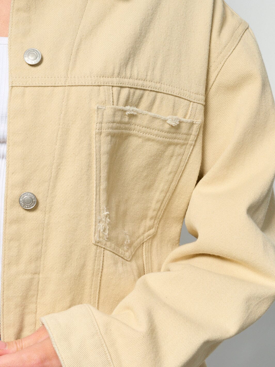 WOMEN'S LONG SLEEVE BUTTON UP POCKETS DISTRESS DENIM JACKET