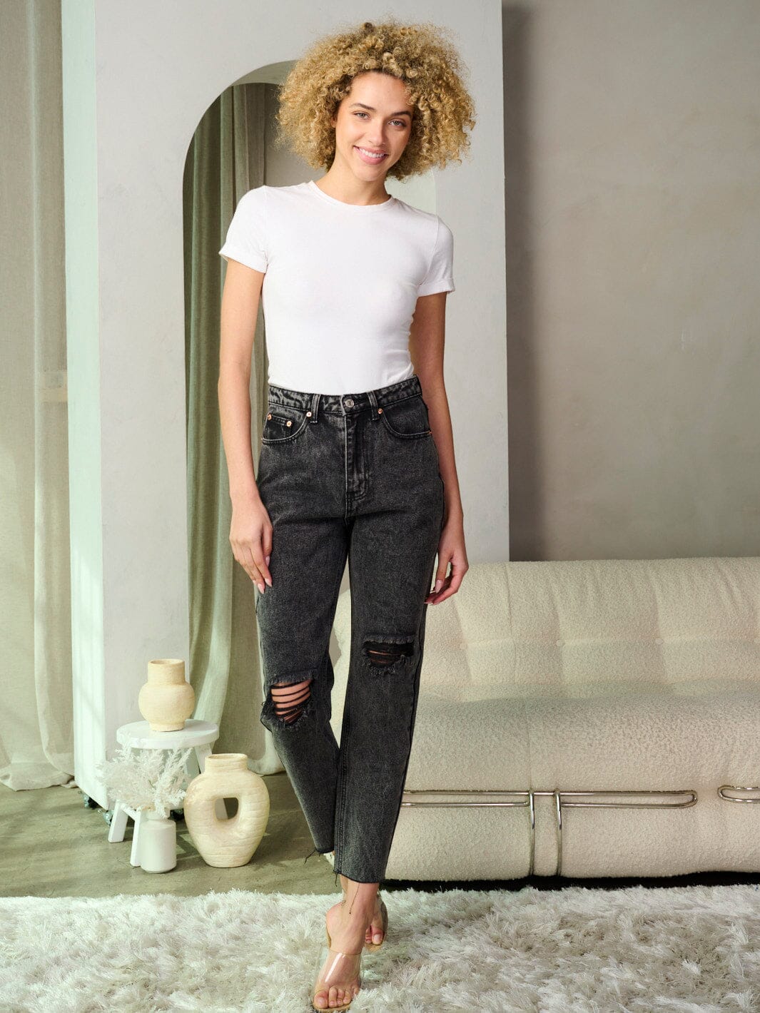 WOMEN'S BUTTON CLOSURE DISTRESS WASHED DENIM PANTS