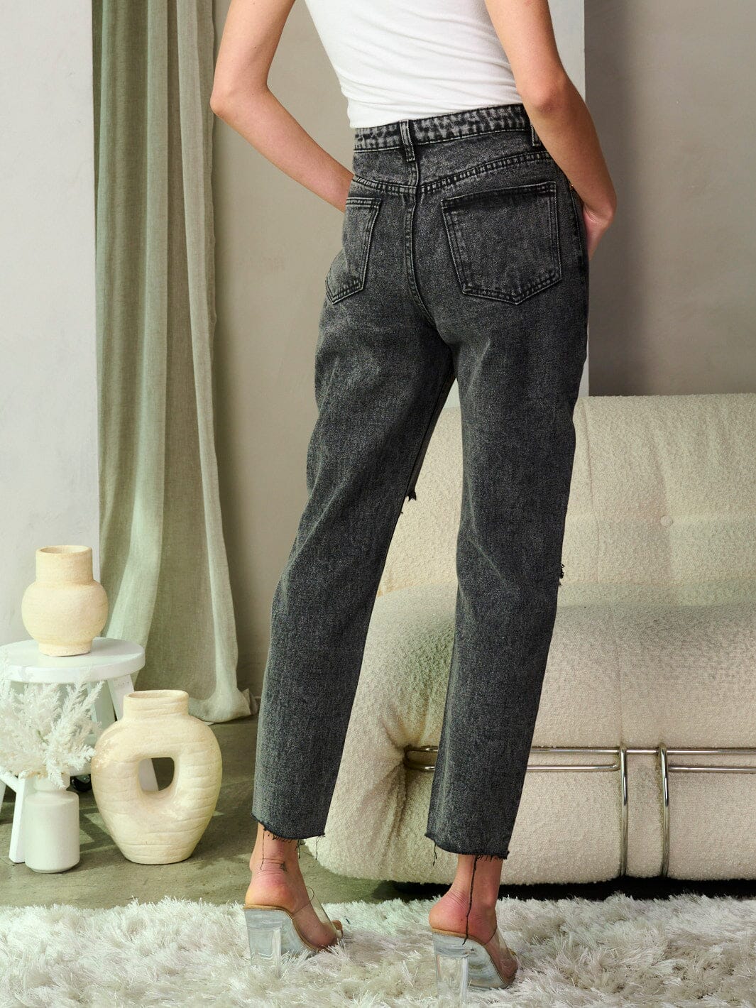 WOMEN'S BUTTON CLOSURE DISTRESS WASHED DENIM PANTS