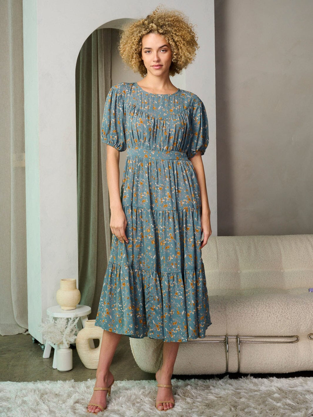 WOMEN'S SHORT PUFF SLEEVES TIERED FLORAL MIDI DRESS