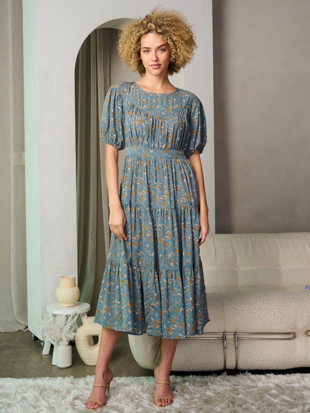 WOMEN'S SHORT PUFF SLEEVES TIERED FLORAL MIDI DRESS