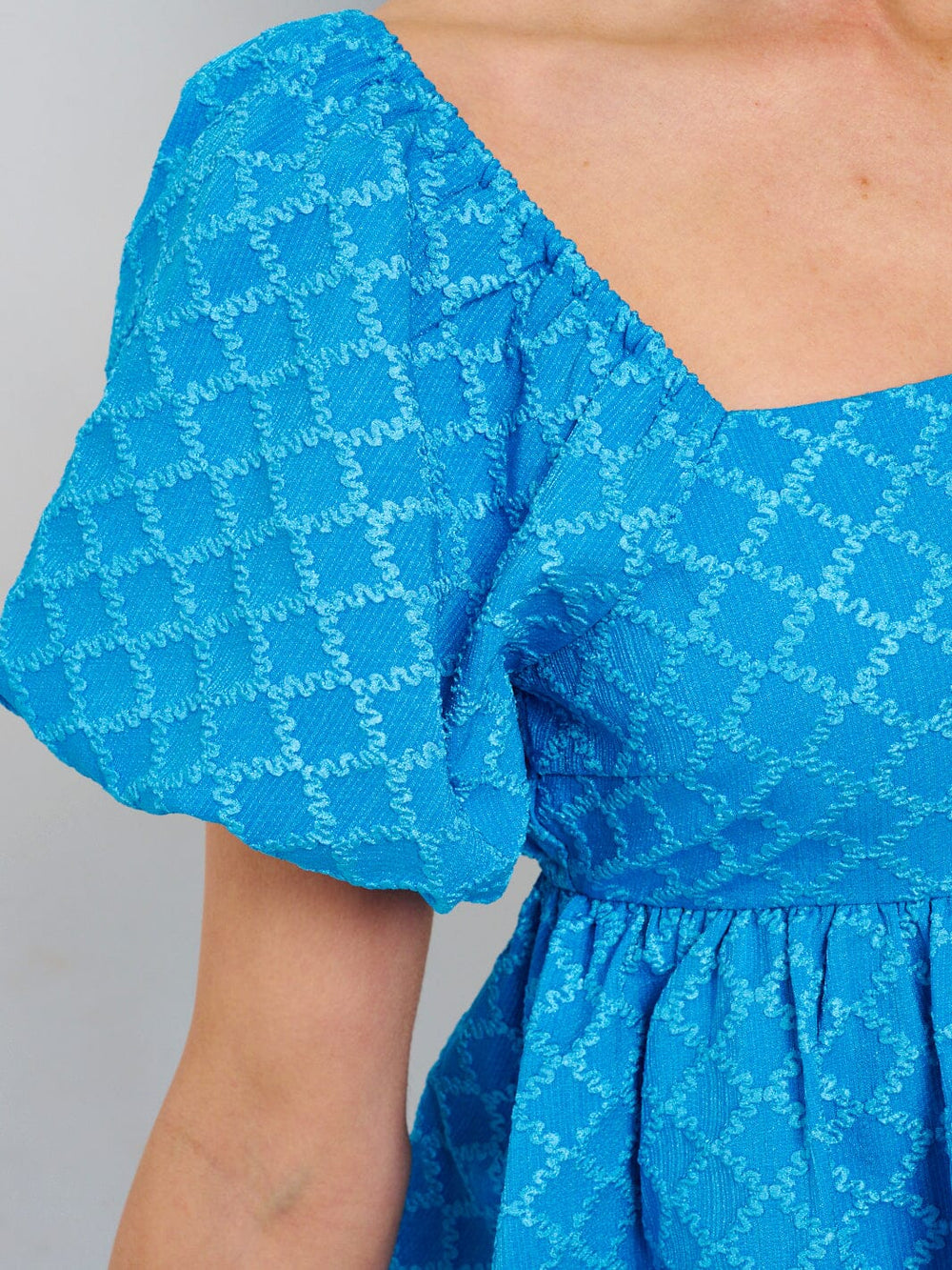 WOMEN'S SHORT PUFF SLEEVE SQUARE NECK DETAILED PEPLUM BLOUSE