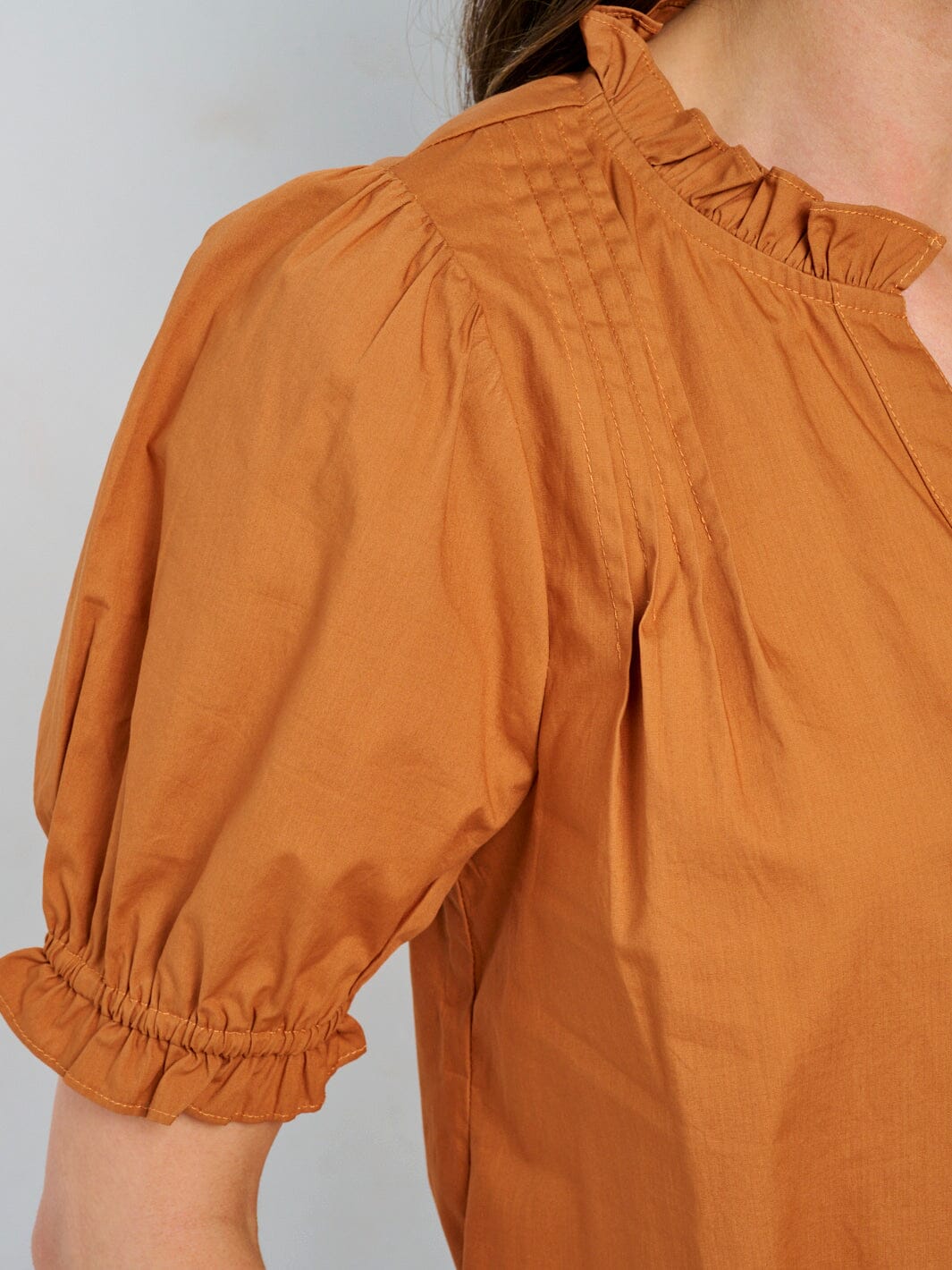 WOMEN'S SHORT PUFF SLEEVE V-NECK BUTTON UP BLOUSE