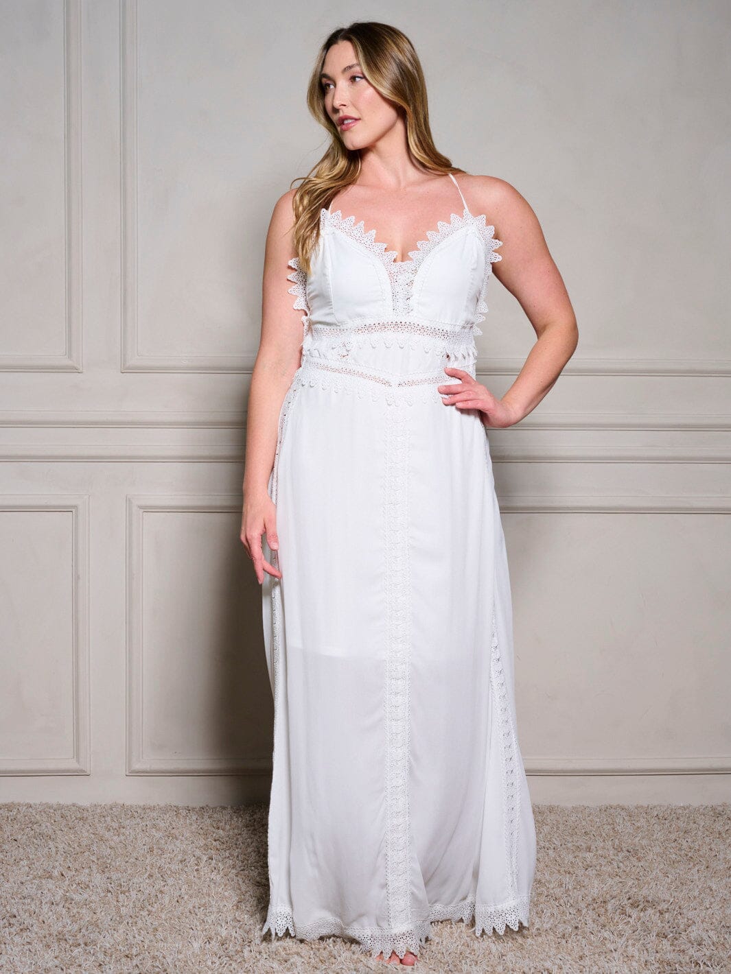 PLUS SIZE SLEEVELESS V-NECK TRIM DETAILED OPEN BACK MAXI DRESS