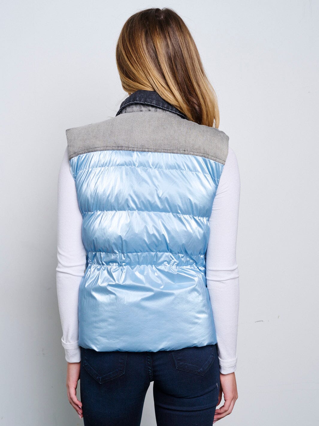 WOMEN'S SLEEVELESS BUTTON CLOSURE FRONT POCKETS DENIM CONTRAST PUFFER VEST