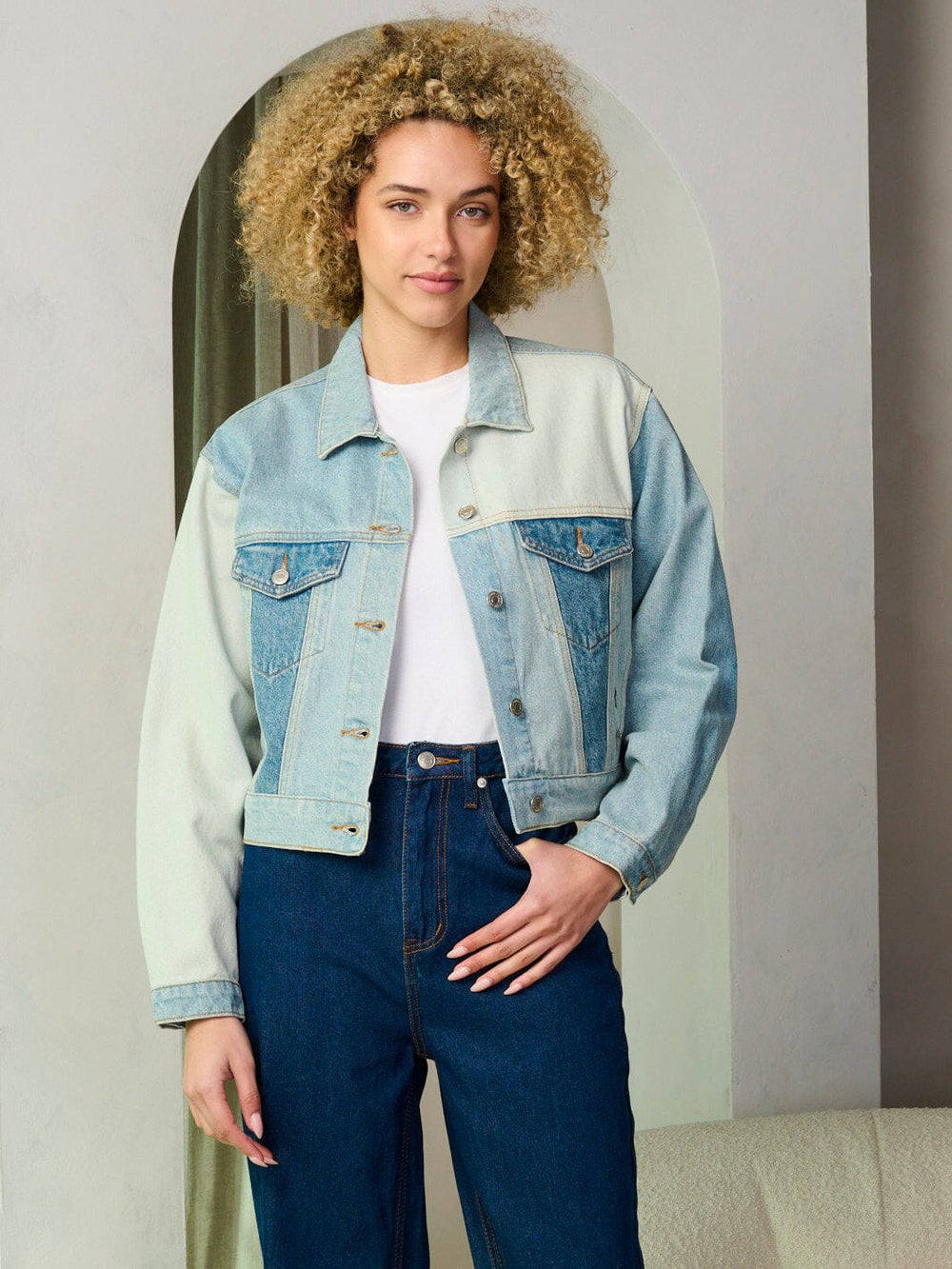 WOMEN'S LONG SLEEVE BUTTON CLOSURE COLORBLOCK DENIM JACKET