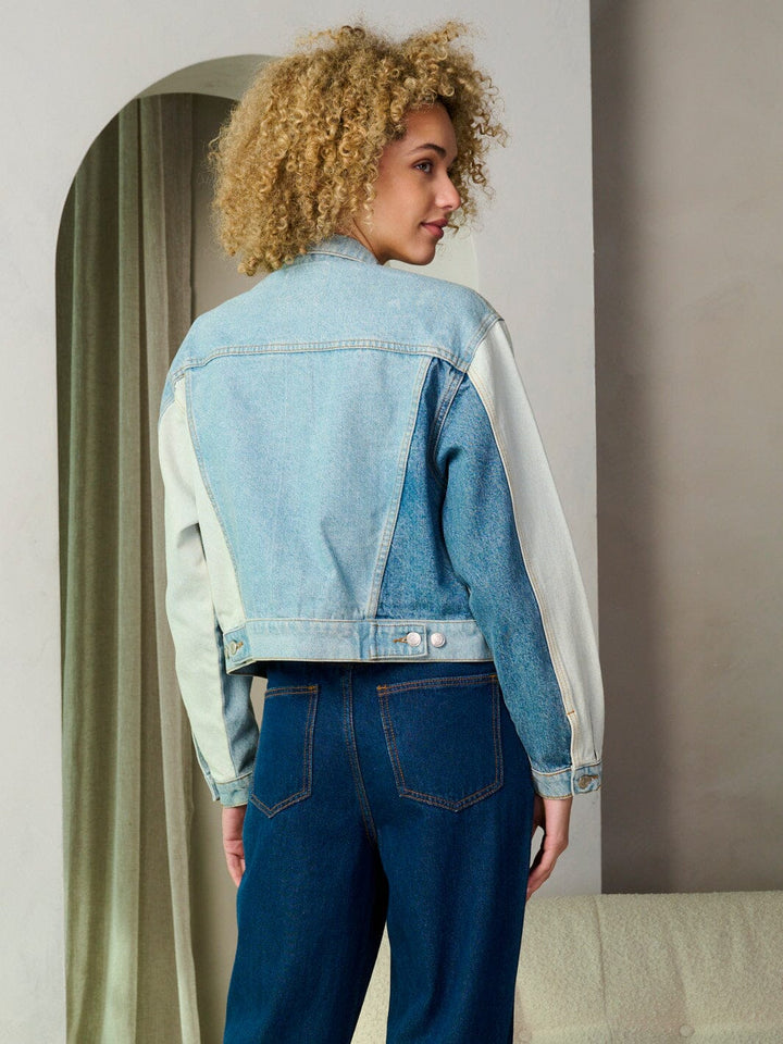 WOMEN'S LONG SLEEVE BUTTON CLOSURE COLORBLOCK DENIM JACKET