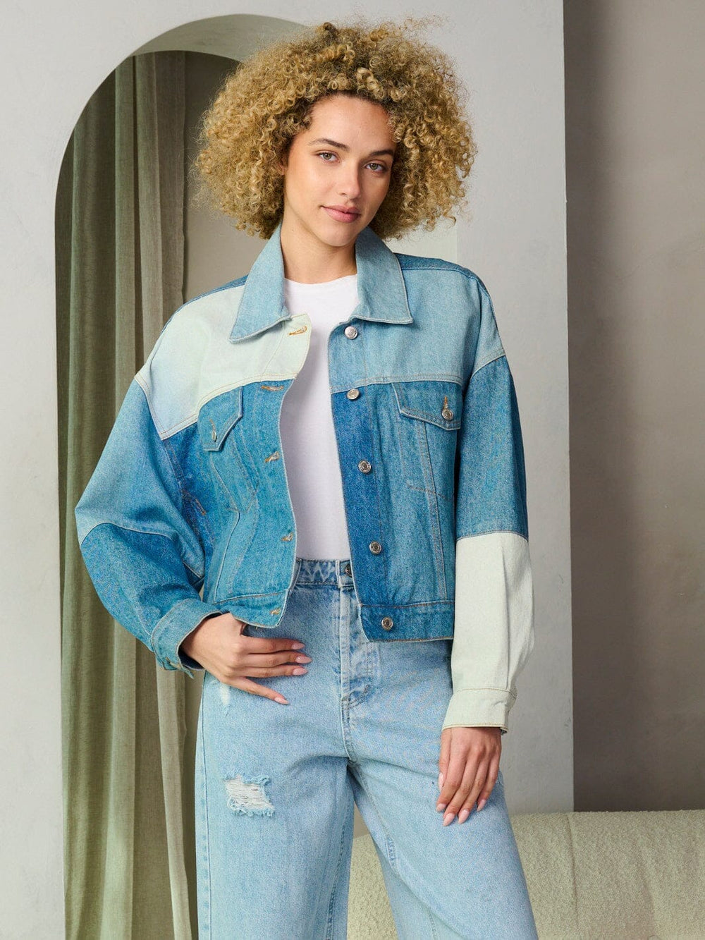 WOMEN'S LONG SLEEVE BUTTON CLOSURE COLORBLOCK DENIM JACKET