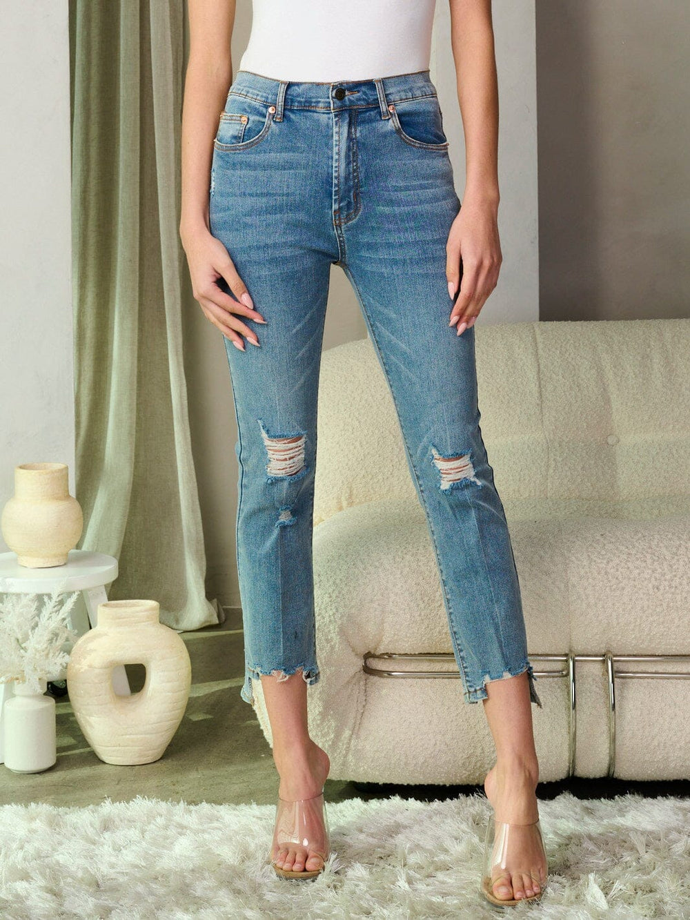 WOMEN'S BUTTON CLOSURE DISTRESS DENIM PANTS