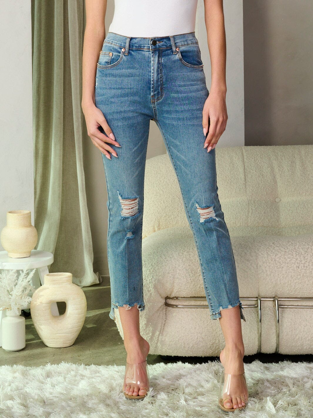 WOMEN'S BUTTON CLOSURE DISTRESS DENIM PANTS