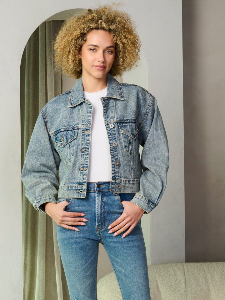 WOMEN'S LONG SLEEVE BUTTON CLOSURE WASHED DENIM JACKET