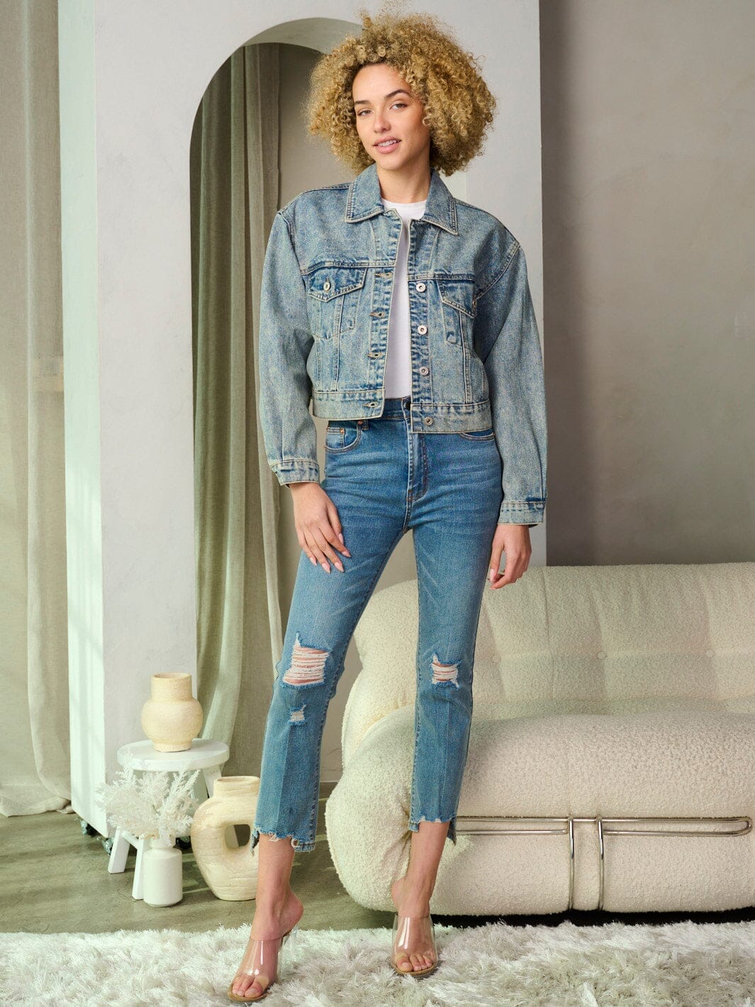 WOMEN'S LONG SLEEVE BUTTON CLOSURE WASHED DENIM JACKET