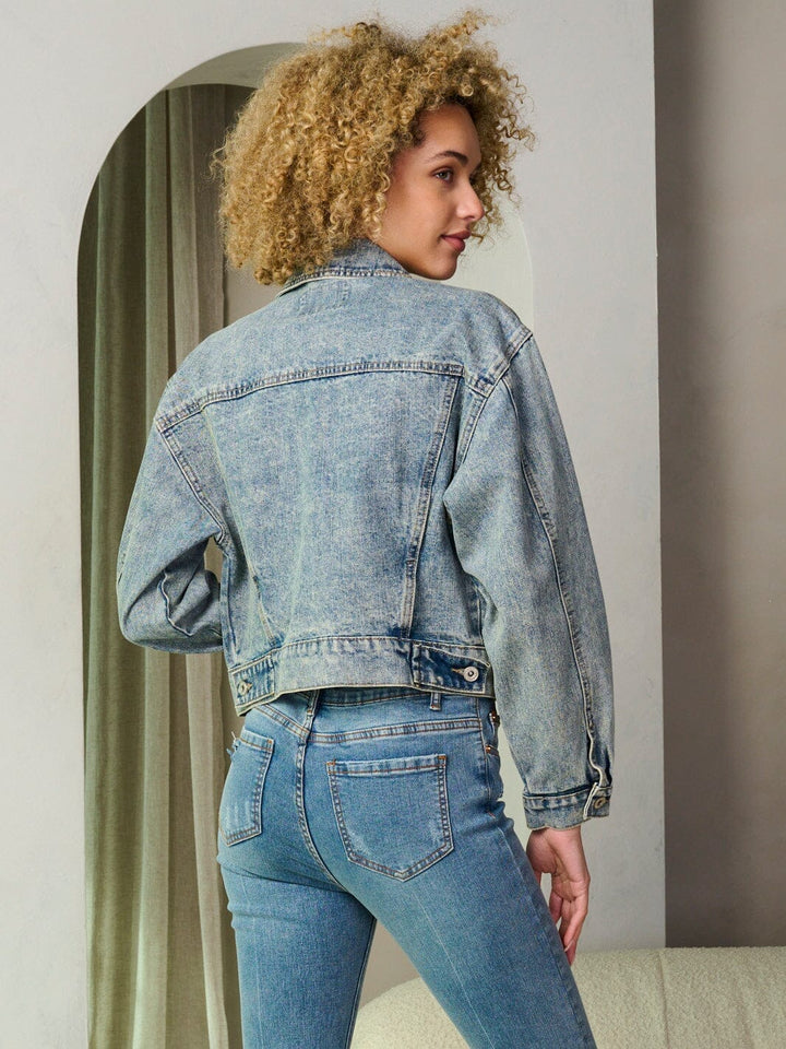 WOMEN'S LONG SLEEVE BUTTON CLOSURE WASHED DENIM JACKET
