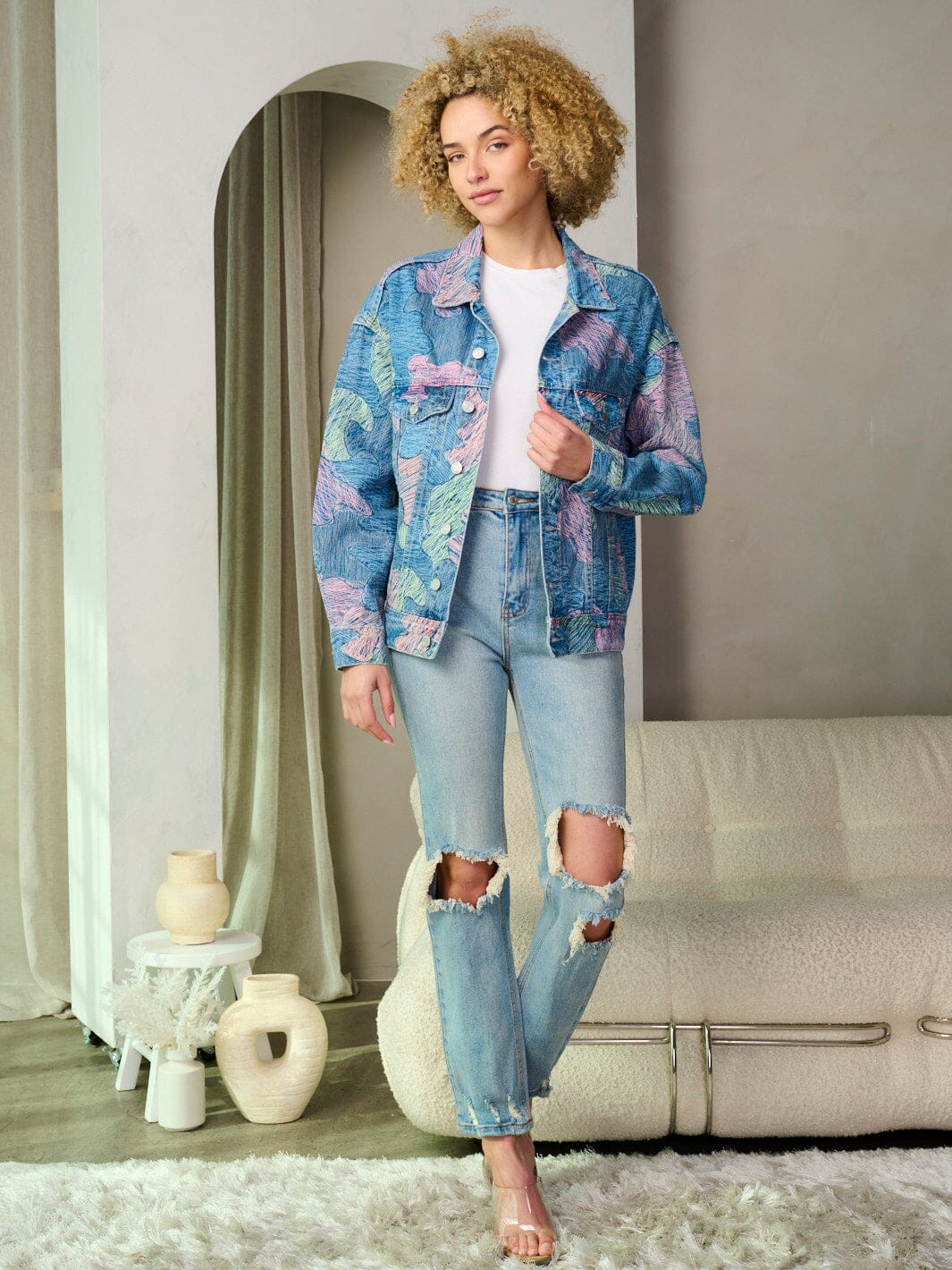 WOMEN'S LONG SLEEVE BUTTON CLOSURE PRINTED DENIM JACKET